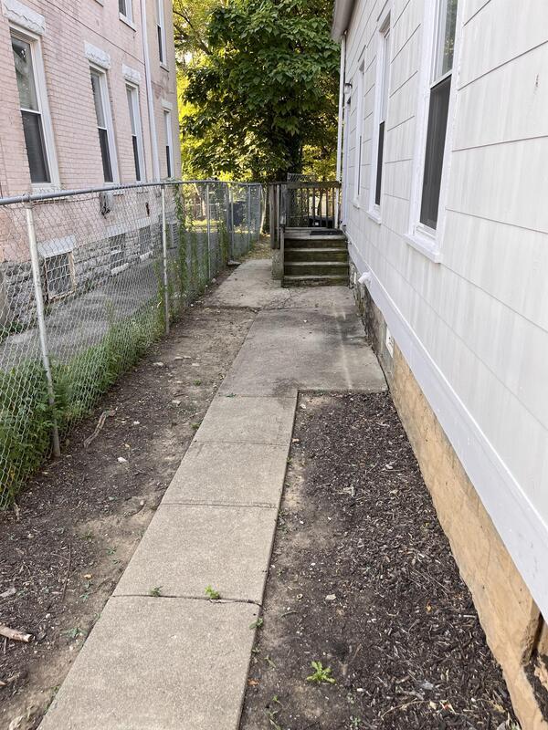 Building Photo - 1913 Hewitt Ave