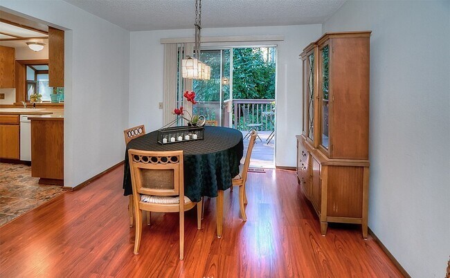 comedor - 8015 172nd Ave NE