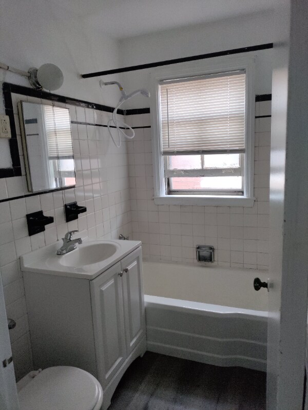 Building Photo - 8059 S Rhodes Ave
