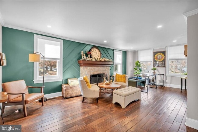 Building Photo - 406 Kings Hwy E