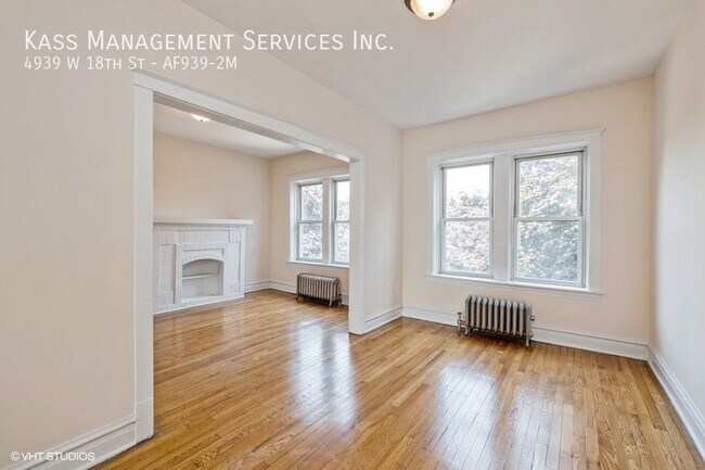 Building Photo - *INCOME RESTRITED*Spacious 1 bed w/ Heat I...