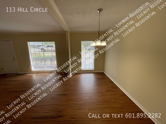 Building Photo - 113 Hill Cir