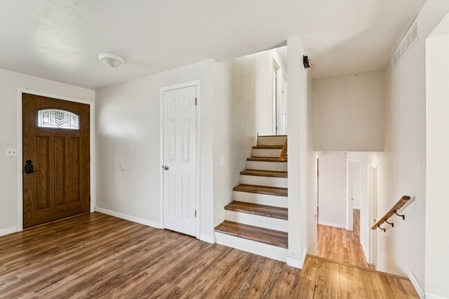 Foto del edificio - 420 S Five Mile Rd