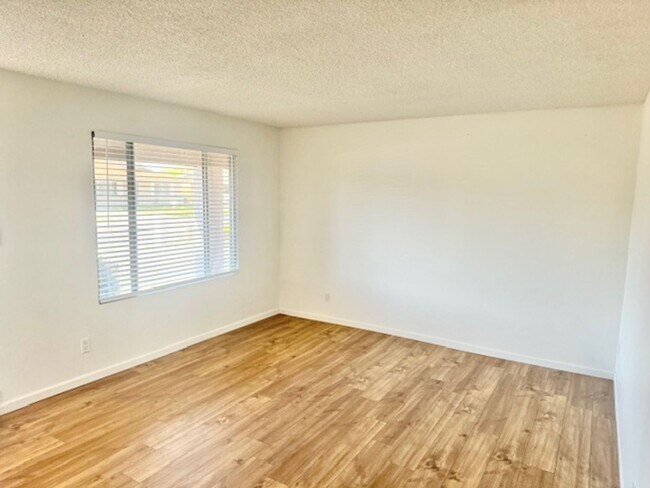 Foto del edificio - Come settle in and make 4402 W. Altadena A...