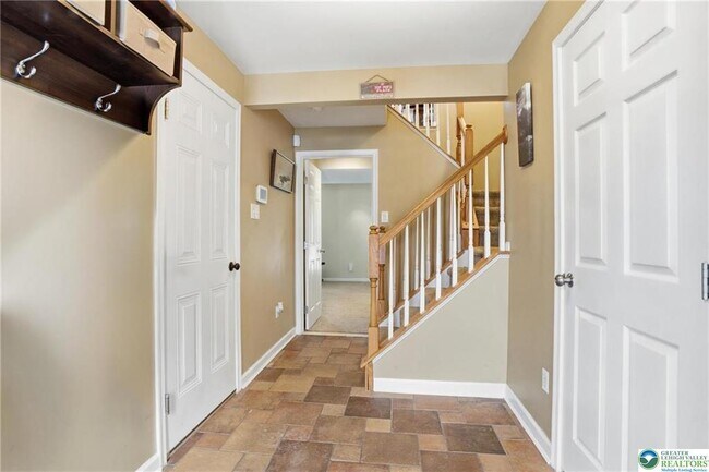 Building Photo - 1048 Sparrow Way