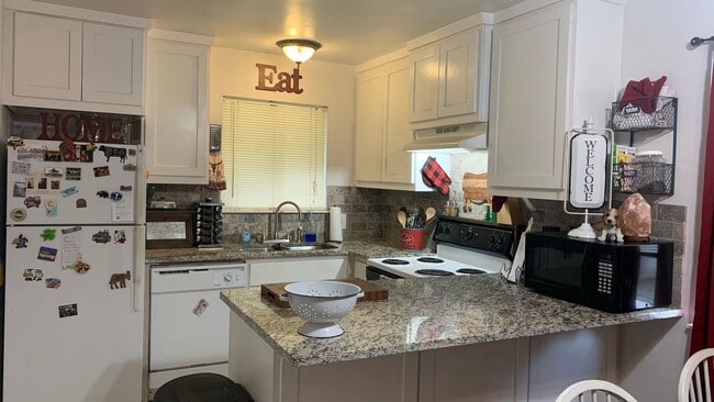 Building Photo - AUGUST PRE-LEASE Cute Southwood Valley 2 Bedroom 1.5 Duplex