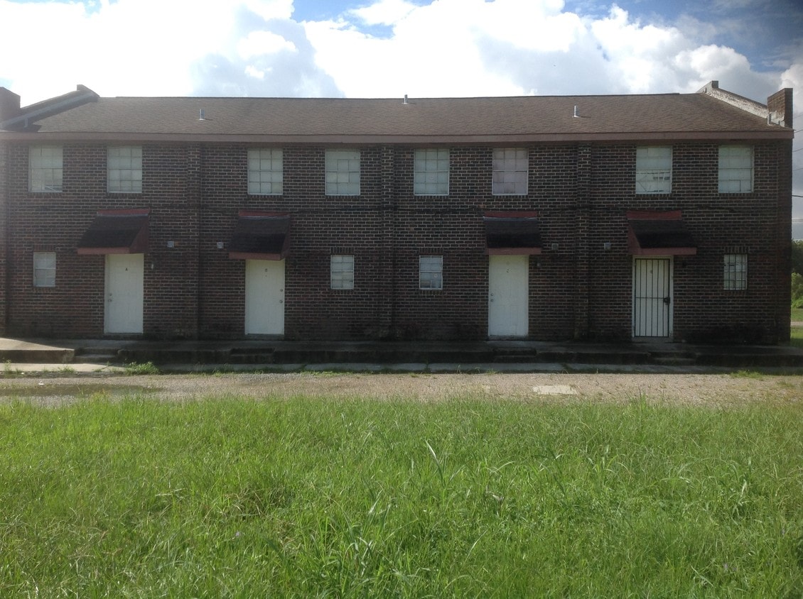 4140 Lac Bienville Dr, Harvey, LA 70058 Apartments in Harvey, LA