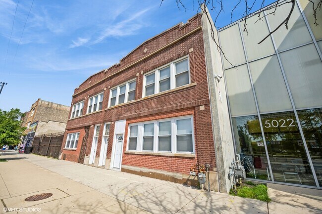 Foto del edificio - 5028 W Madison St