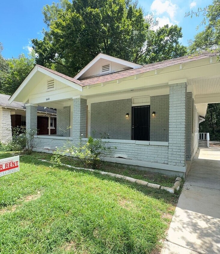 Primary Photo - Spacious 3 Bed / 2 Bath Home with Bonus Room