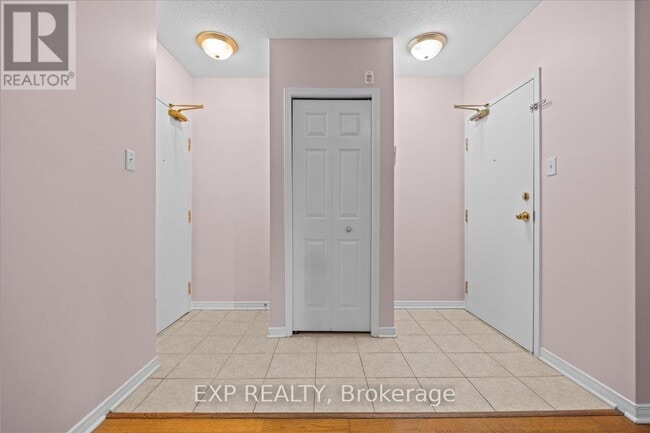 Building Photo - 80-80 Briargate Private