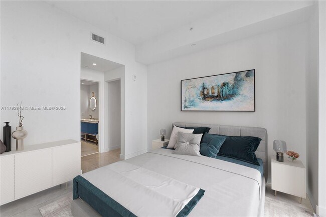 Foto del edificio - 2678 Tigertail Ave