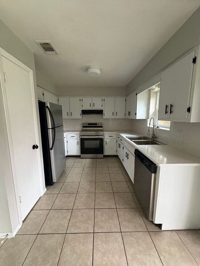 Foto del edificio - 2-Bedroom, 2-Bathroom Home, Orlando/Waterford/UCF Great Location!!