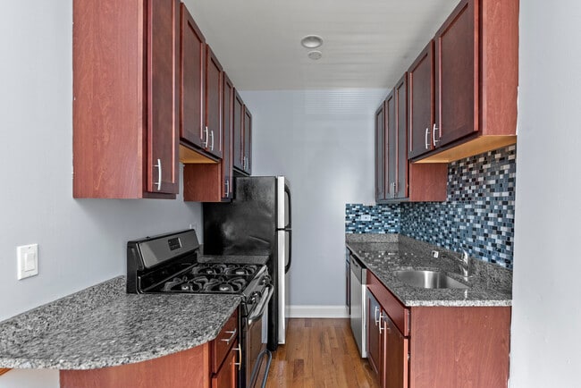 Building Photo - 4601 N Lincoln Ave