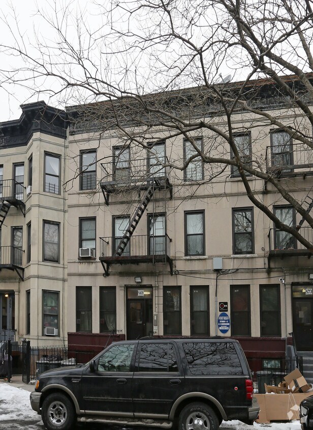 Foto del edificio - 869 Saint Johns Pl