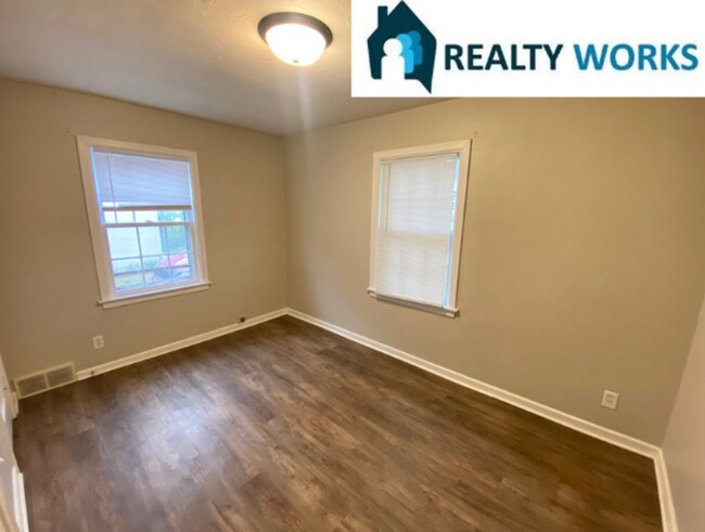 Building Photo - Adorable 2 bed House!