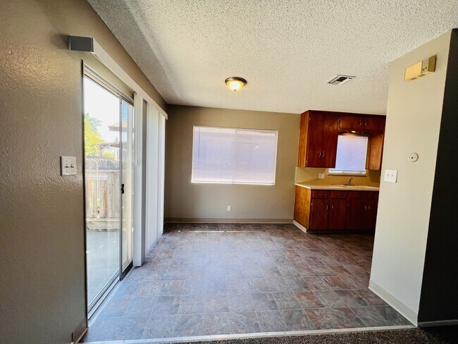Foto del edificio - 3108 W Walnut Ave