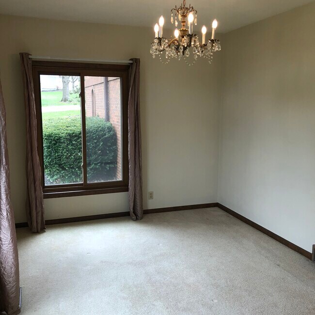 Building Photo - 1709 Country Club Pl