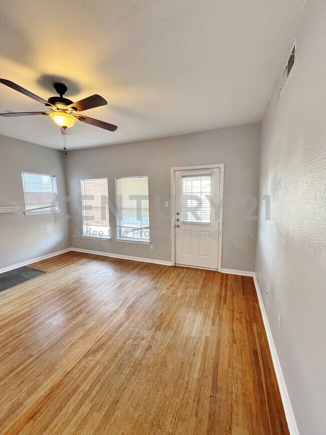Foto del edificio - Updated 1/1 Apartment in Prime Dallas Location Ready for Move-In!