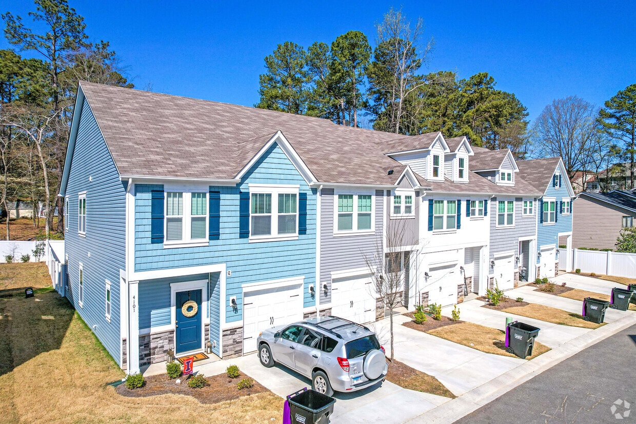 Building Photo - 9045 Sharonbrook Dr
