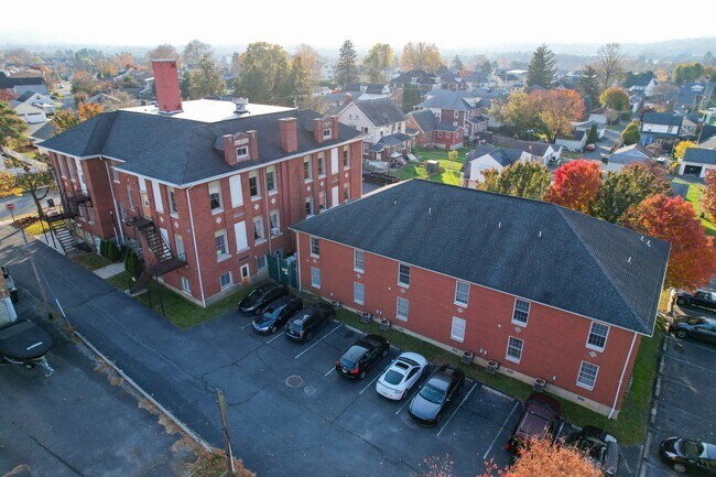 Building Photo - Luxury, Spacious 2-Bedroom Apartments W/ C...