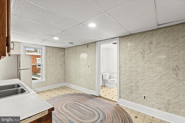 Building Photo - 6 N Main St