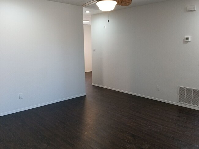 Foto del edificio - 3 Bedroom, 1 Bathroom Home! Schedule a Sho...