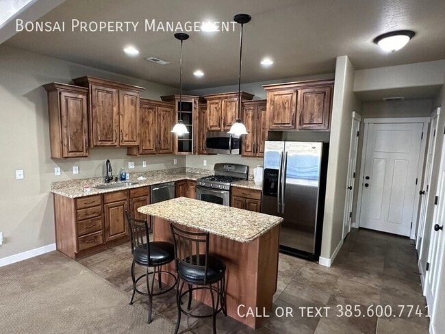 Building Photo - 3711 Summer Heights Dr