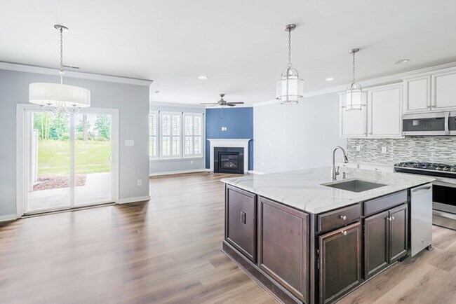 Building Photo - Gorgeous Moseley Townhome with Low-Mainten...