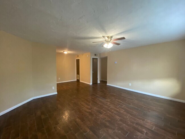 Foto del edificio - 1 Bedroom 1 Bath Condo *NW Expressway*****...