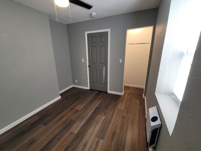 Foto del edificio - 409 N Sterling Ave