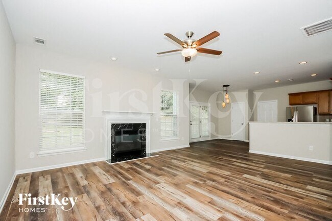 Foto del edificio - 105 Meandering Way Ln