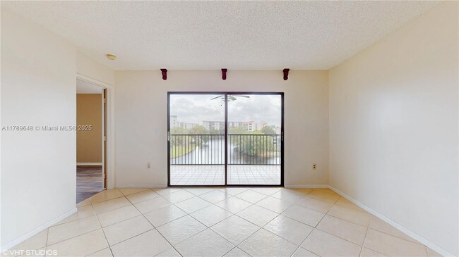Building Photo - 2334 S Cypress Bend Dr
