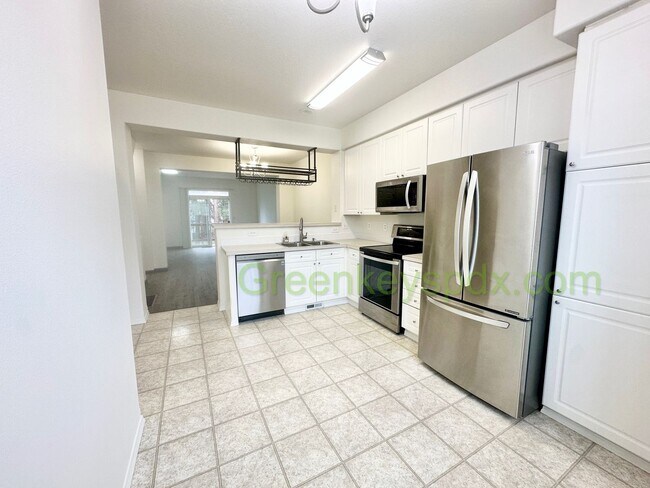 Building Photo - 100$OFF FIRST MONTHS RENT IF SIGNED LEASE BY 3/17