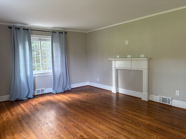 Building Photo - 3 Bedroom, 3 Bathroom House in Winston-Salem!