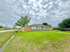 Building Photo - 13034 Peoria St