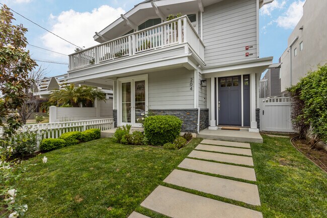 Building Photo - 204 S Helberta Ave