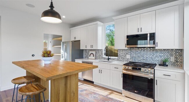 Foto del edificio - 5506 Peppertree Pkwy