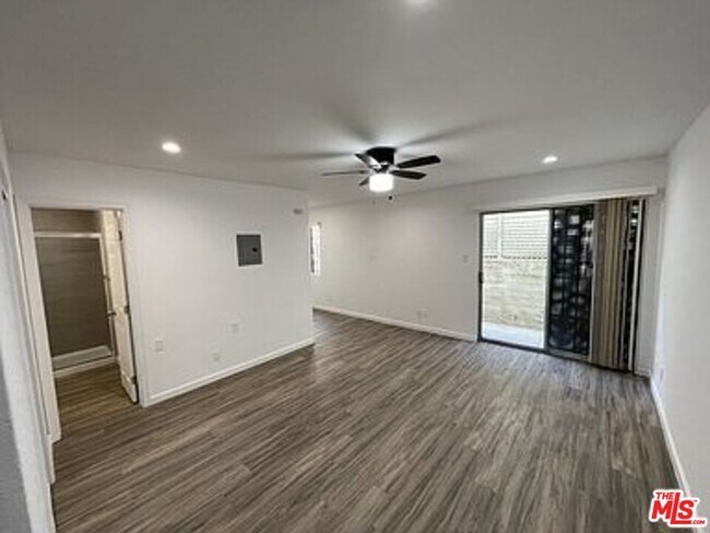 Foto del edificio - 1170 S Crenshaw Blvd