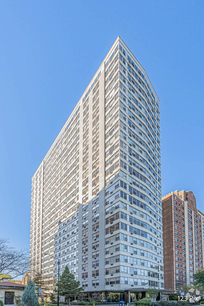 Building Photo - 3900 N Lake Shore Dr