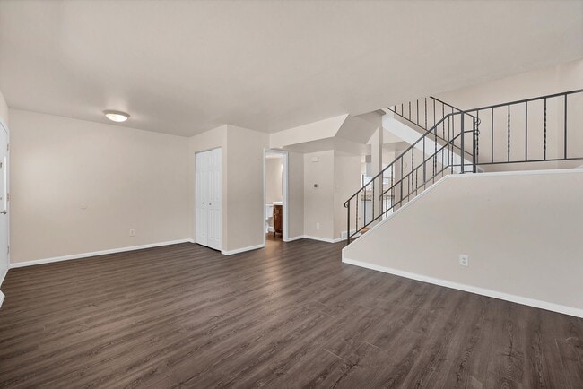 Foto del edificio - Bright & Spacious Townhome in Lakewood 2bd 2ba