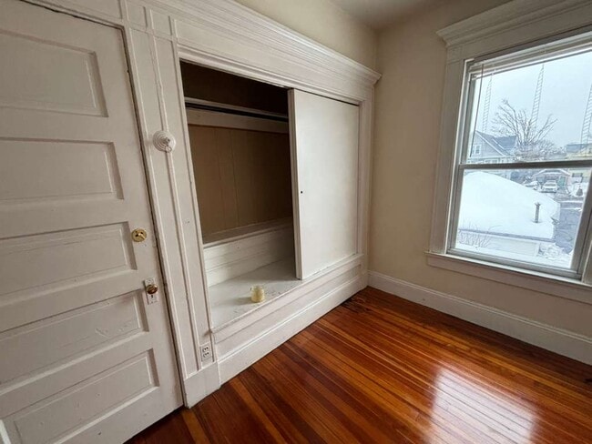 Building Photo - 17 Edson St