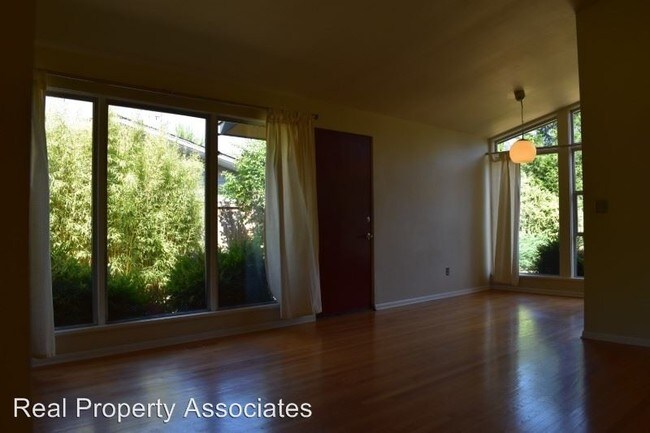 Foto del edificio - 1725 NE 137th St