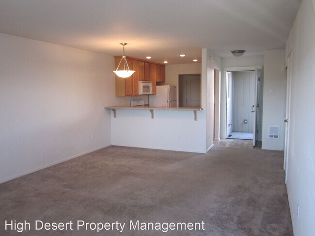 Building Photo - 592-1191 S Cliffside Ln