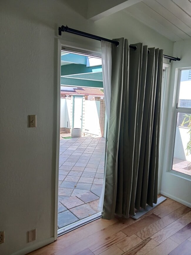 Building Photo - Duplex for RENT!