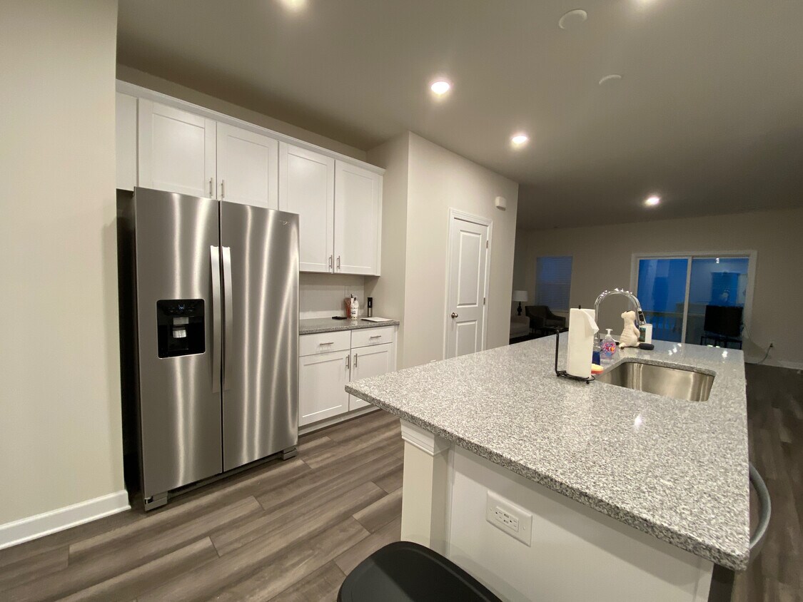 Foto principal - Room in Townhome on Memorial Pkwy