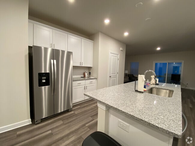 Building Photo - Room in Townhome on Memorial Pkwy