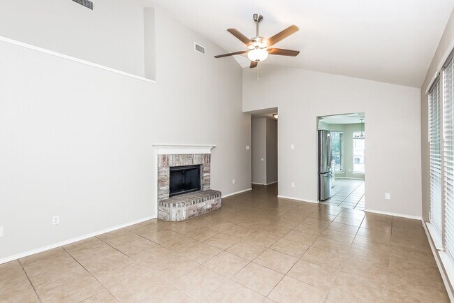 Building Photo - 2500 Ensenada Ln