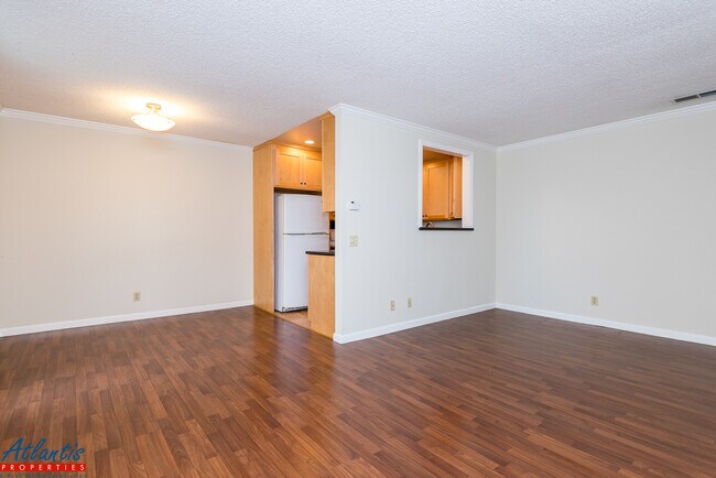 Foto del edificio - Lovely Condo | Washer/Dryer | Carport