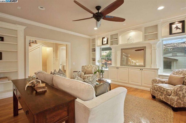 Foto del edificio - 1475 Vine Ln