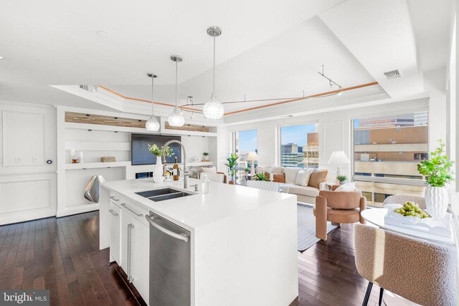 Building Photo - 1111 19th St N